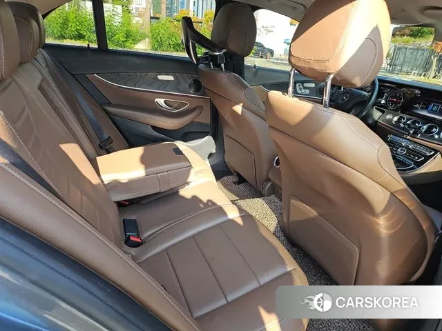 Mercedes-Benz E-Class W213 2018 Серый из Кореи, фото 5