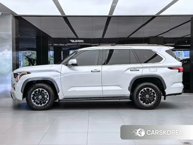 Toyota Sequoia 2023 Белый из Китая, фото 5