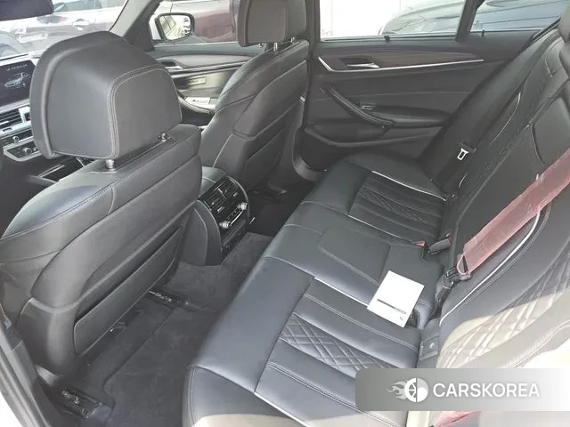 BMW 5 Series (G30) 2018 Белый из Кореи, фото 5