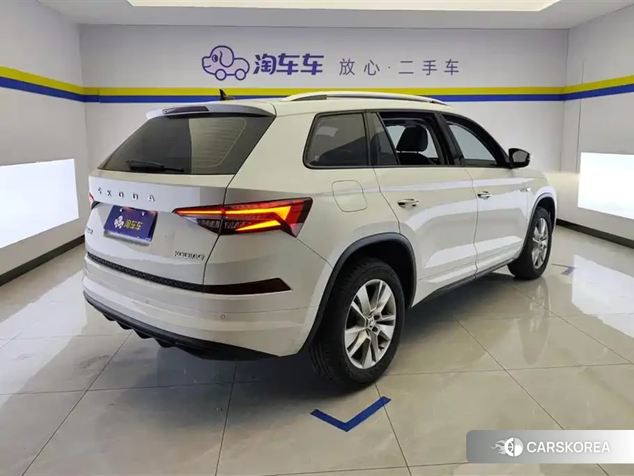 Skoda Kodiak 2024 Белый из Китая, фото 6