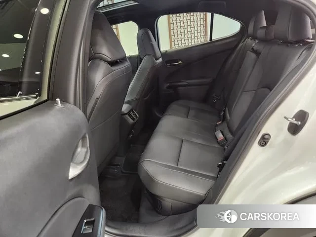 Lexus UX300h id 3079931 из Кореи 5