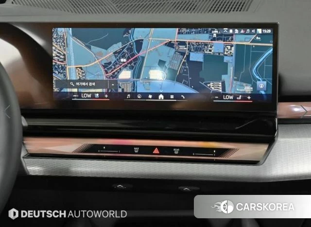 BMW 5 Series (G60) 2025 Серебристо-серый из Кореи, фото 5