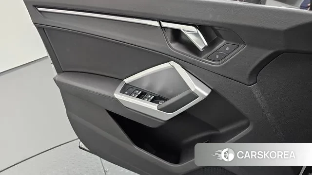 Audi Q3 (F3) 2020 Белый из Кореи, фото 5