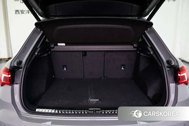 Audi Q3 2024 Темно-серый из Китая, фото 5