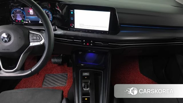 Volkswagen Golf 8th Generation 2022 Красный из Кореи, фото 5