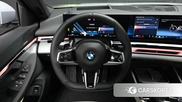 BMW 5 Series (G60) 2025 Серебристо-серый из Кореи, фото 5