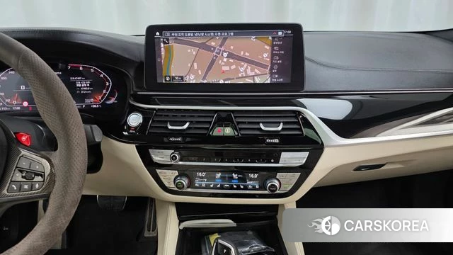 BMW 5 Series (G30) 2022 Серебристо-серый из Кореи, фото 5