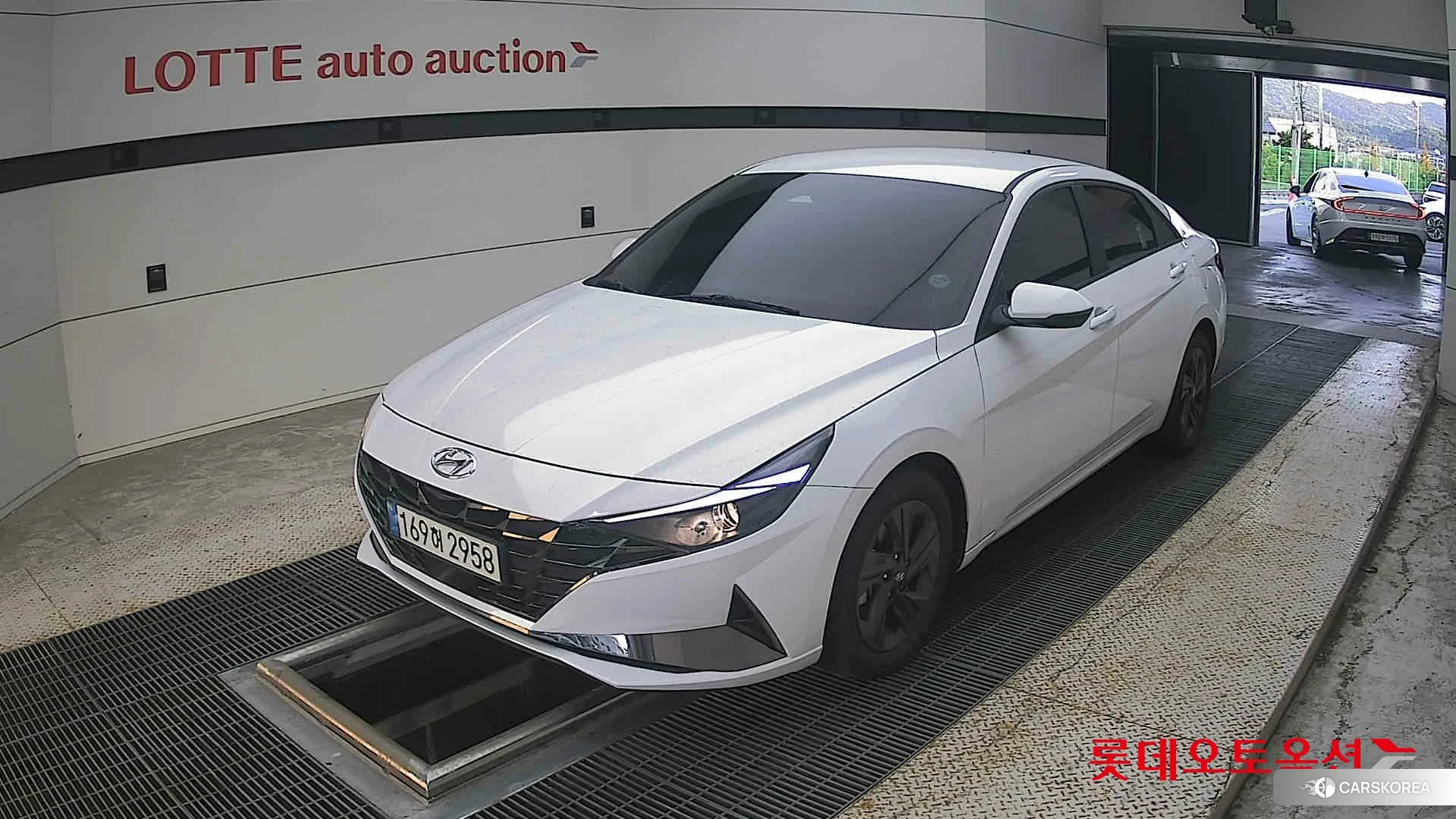 Hyundai Avante Hybrid 2023 Polar White из Кореи, фото 5