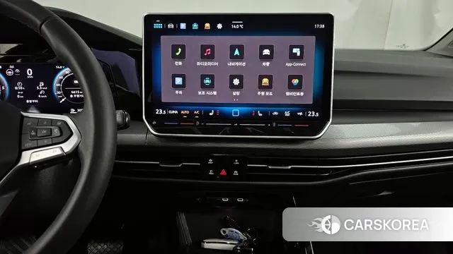 Volkswagen Golf 8th Generation 2025 Серебряный из Кореи, фото 5