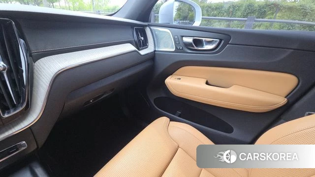 Volvo XC60 second Generation 2018 Белый из Кореи, фото 5