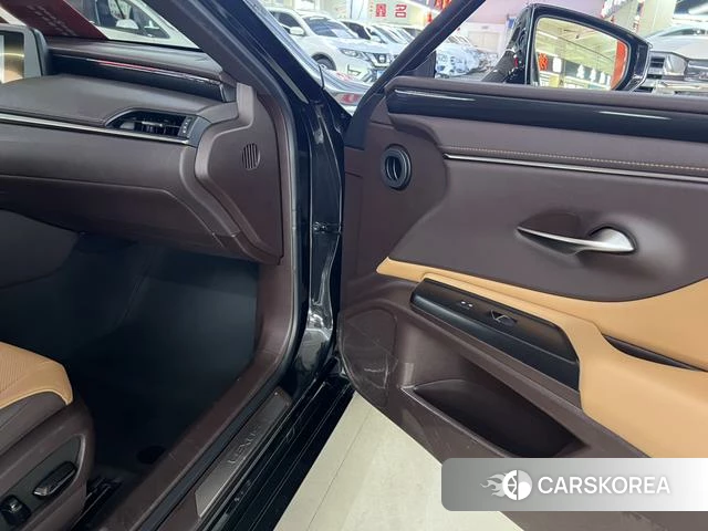 Lexus ES 2021 Черный из Китая, фото 5