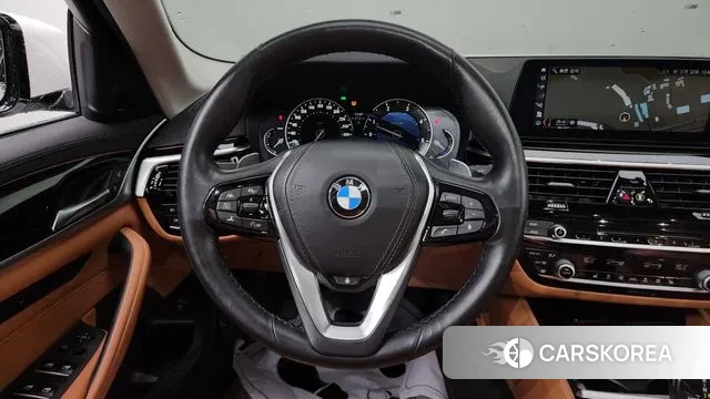 BMW 5 Series (G30) 2018 Белый из Кореи, фото 5