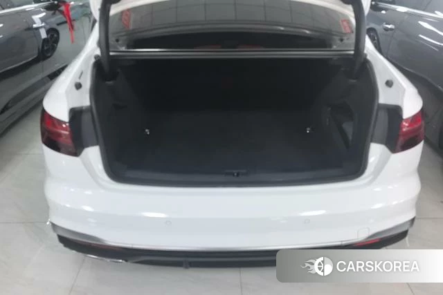 Audi A4L 2023 Белый из Китая, фото 5