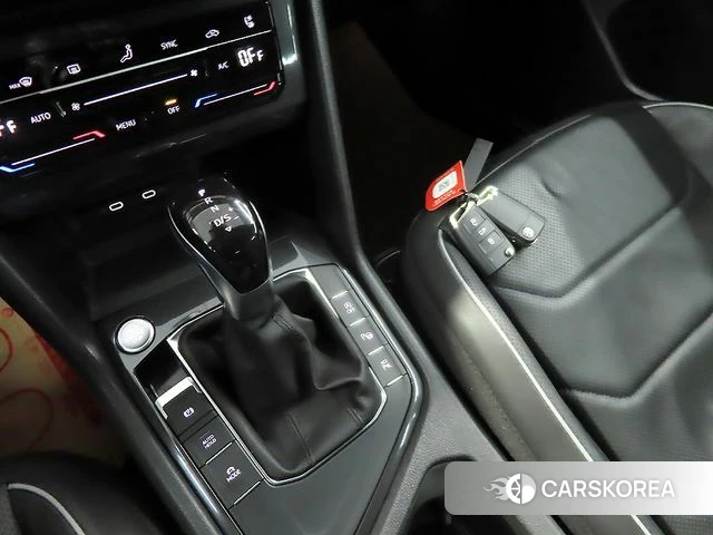 Volkswagen Tiguan Allspace 2023 Черный из Кореи, фото 5