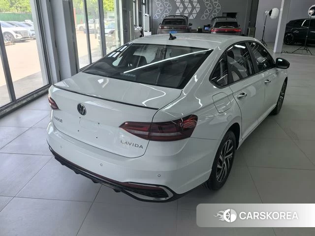 Volkswagen Lavida 2024 Белый из Китая, фото 5