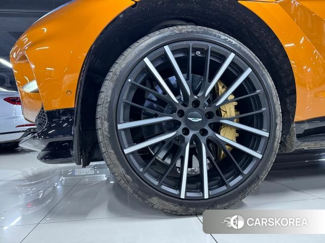 Aston Martin DBX 2023 Оранжевый из Кореи, фото 5