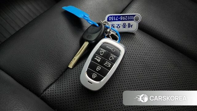 Hyundai Staria 2023 Желтый из Кореи, фото 5