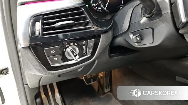 BMW 5 Series (G30) 2018 Белый из Кореи, фото 5