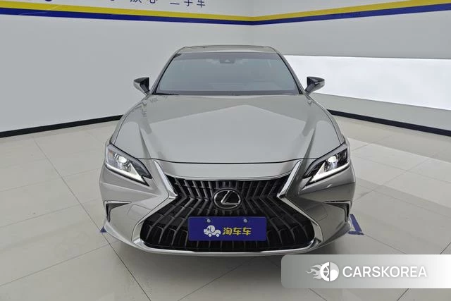Lexus ES 2023 Темно-серый из Китая, фото 5
