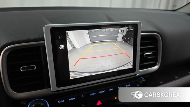 Hyundai Venue 2023 Серебристо-серый из Кореи, фото 5