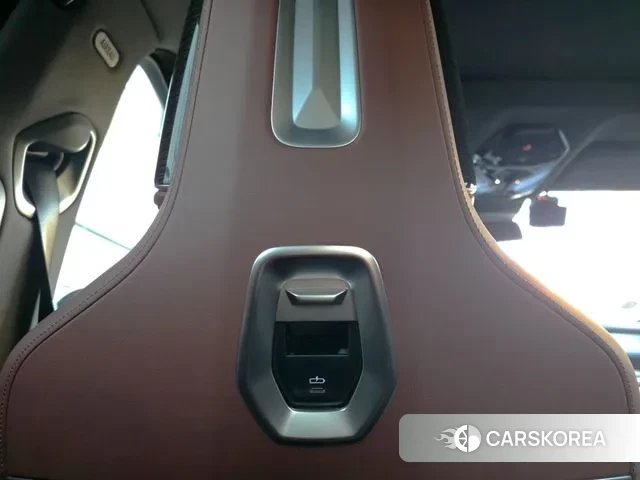 BMW 7 Series (G70) 2024 Черный двухцветный из Кореи, фото 5