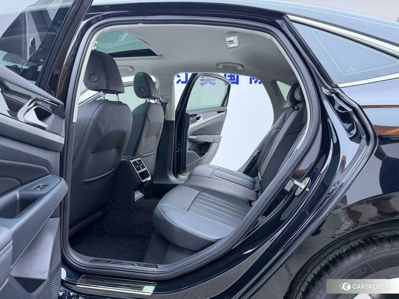 Volkswagen Passat 2023 Черный из Китая, фото 5