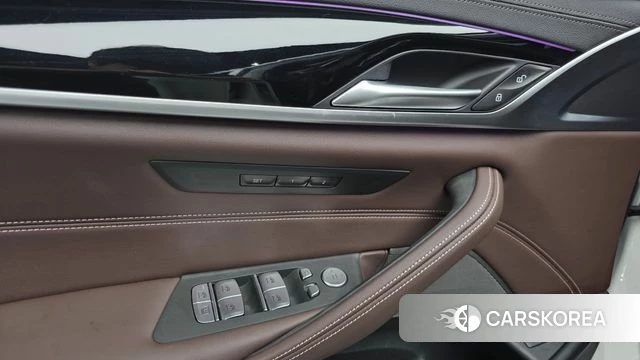 BMW 5 Series (G30) 2023 Белый из Кореи, фото 5