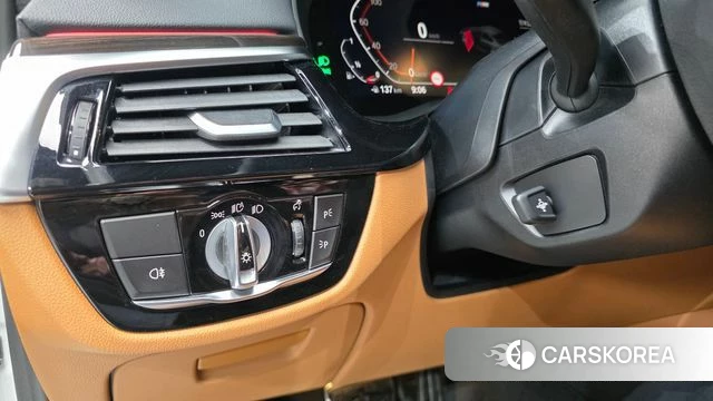 BMW 5 Series (G30) 2021 Белый из Кореи, фото 5