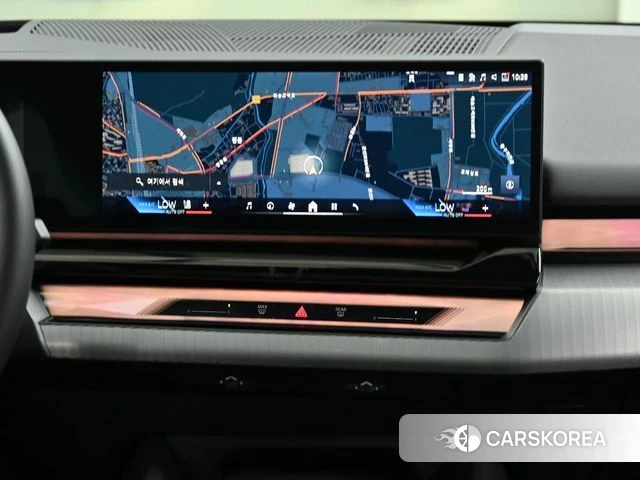 BMW 5 Series (G60) 2026 Светло-серебряный цвет из Кореи, фото 5