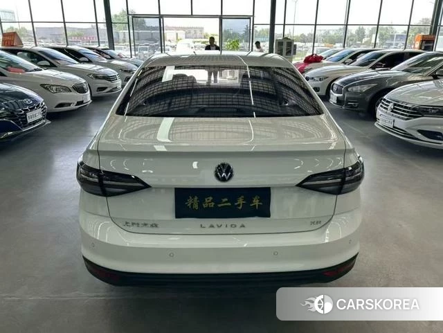 Volkswagen Lavida 2025 Белый из Китая, фото 5