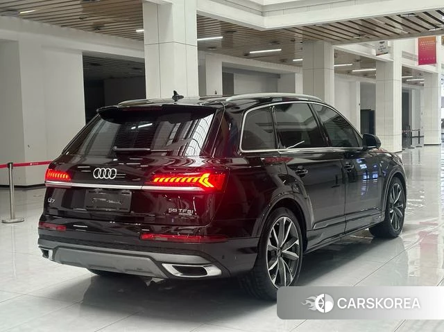 Audi Q7 2024 Черный из Китая, фото 5