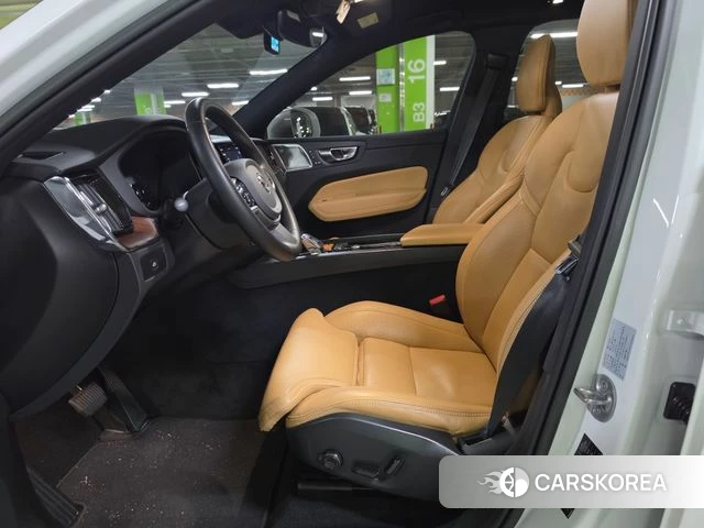 Volvo XC60 second Generation 2023 Белый из Кореи, фото 5