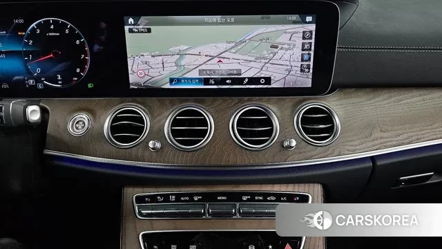 Mercedes-Benz E-Class W213 2022 Белый из Кореи, фото 5