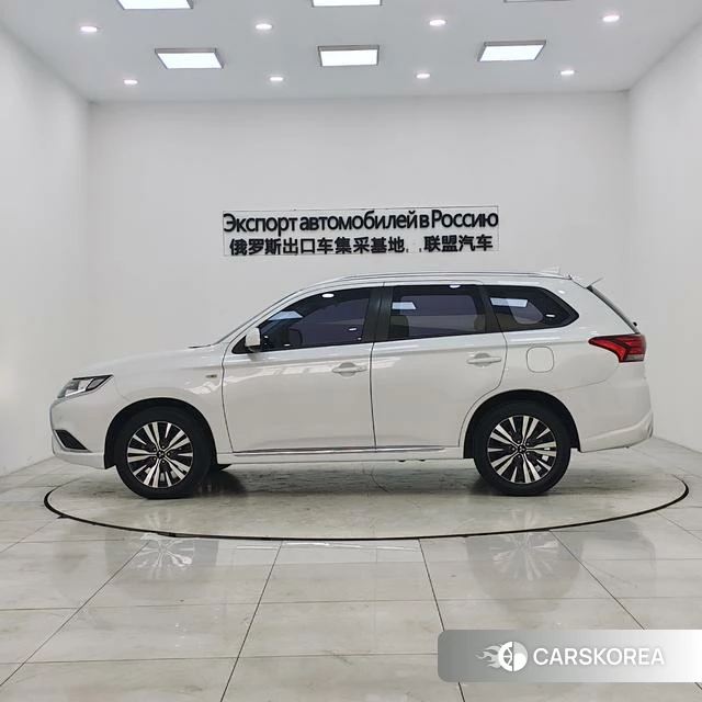 Mitsubishi  Outlander 2022 Белый из Китая, фото 5