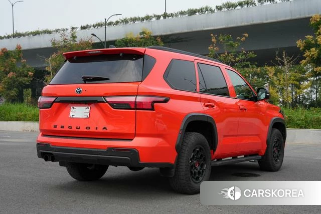 Toyota Sequoia 2023 Оранжевый из Китая, фото 5