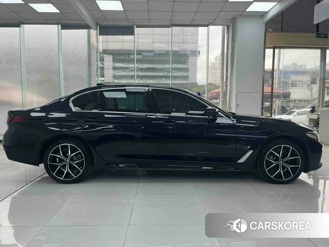 BMW 5 series 2023 Черный из Китая, фото 5