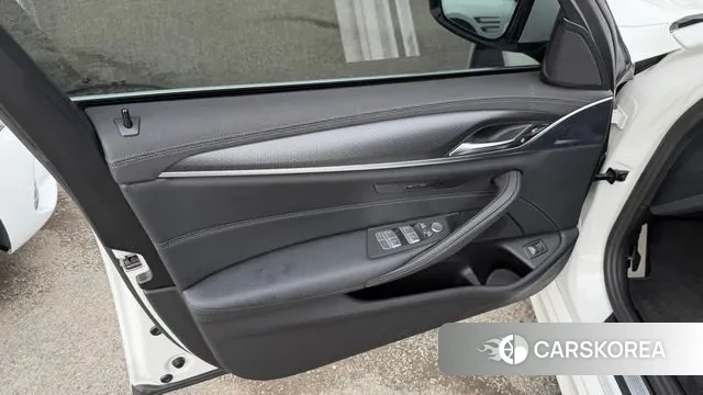 BMW 5 Series (G30) 2022 Белый из Кореи, фото 5