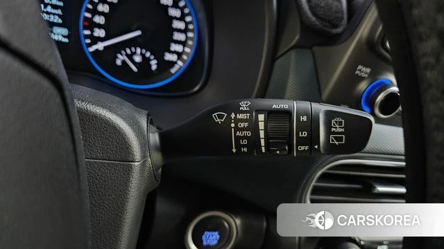 Hyundai Kona 2018 Светло-серебряный цвет из Кореи, фото 5