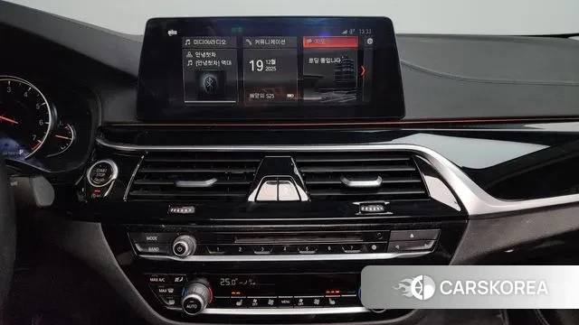 BMW 5 Series (G30) 2018 Белый из Кореи, фото 5