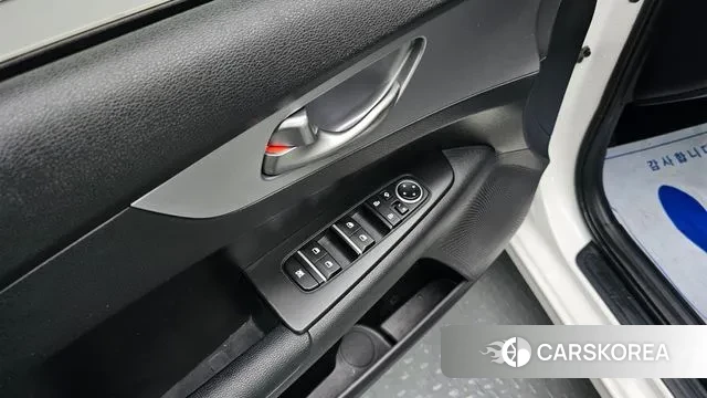 Kia The New K3 2nd generation 2021 Белый из Кореи, фото 5