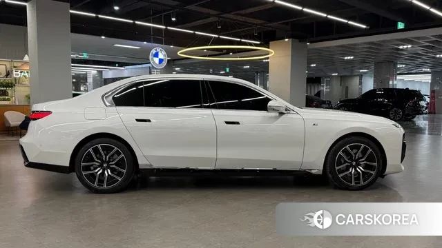 BMW 7 Series (G70) 2025 Белый из Кореи, фото 5