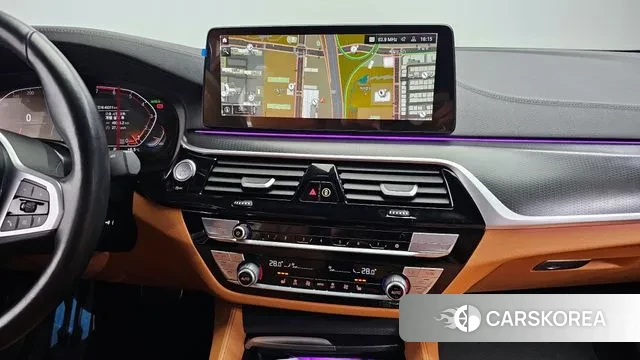 BMW 5 Series (G30) 2022 Белый из Кореи, фото 5