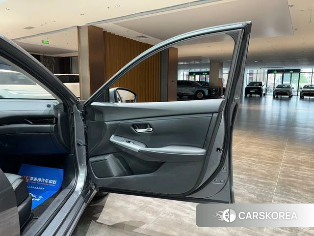 Nissan Xuan Yi 2022 Серебристо-серый из Китая, фото 5