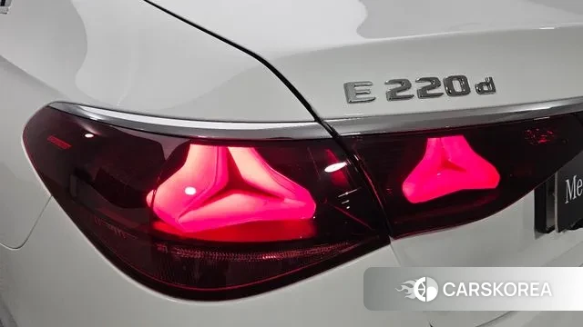 Mercedes-Benz E-Class W214 2024 Белый из Кореи, фото 5