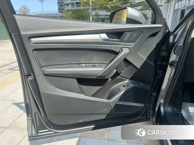 Audi Q5L 2021 Серебристо-серый из Китая, фото 5