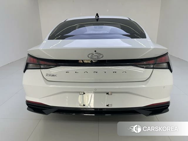 Hyundai Elantra 2023 Белый из Китая, фото 5