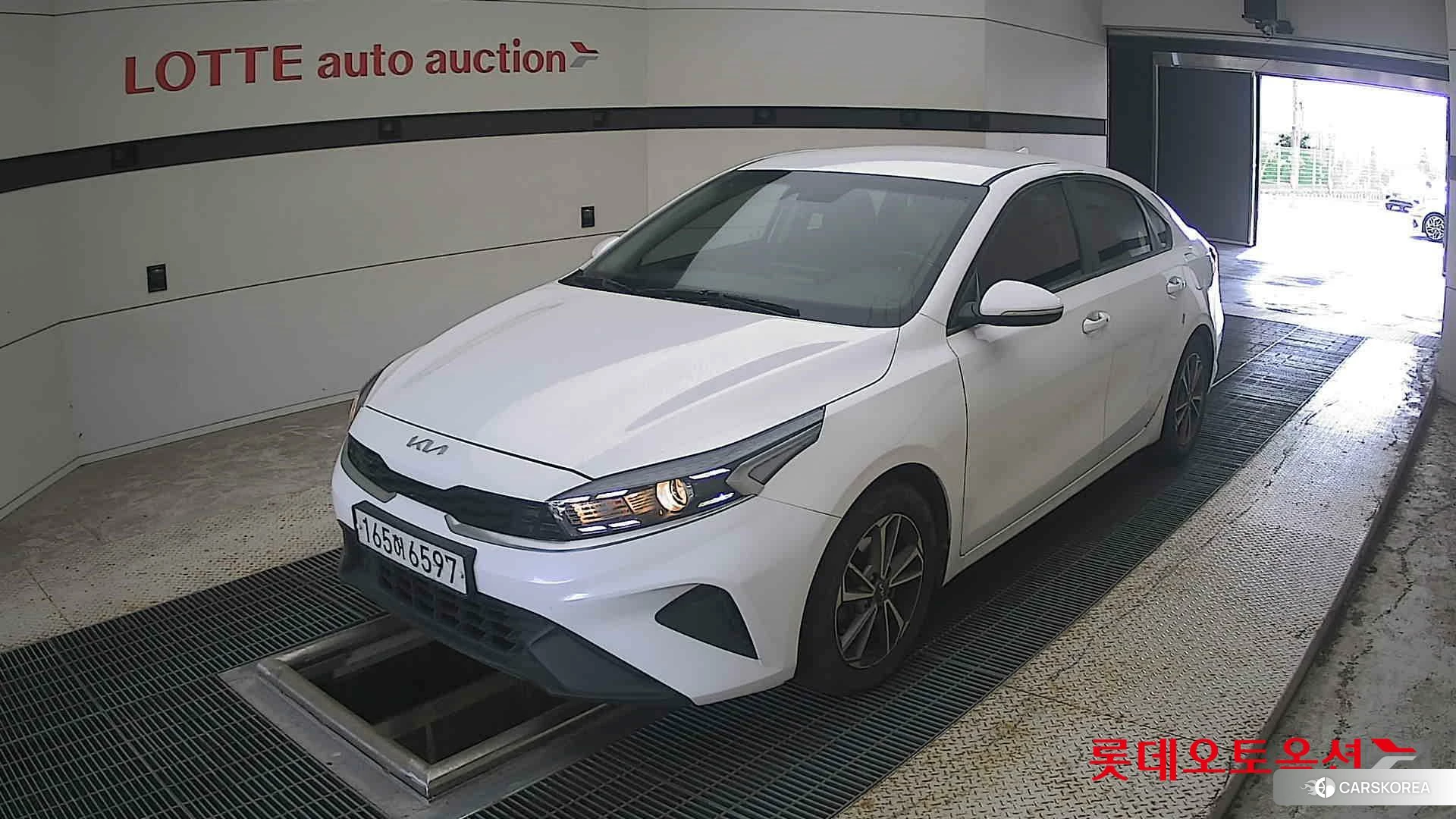 Kia K3 2022 Snow White Pearl из Кореи, фото 5