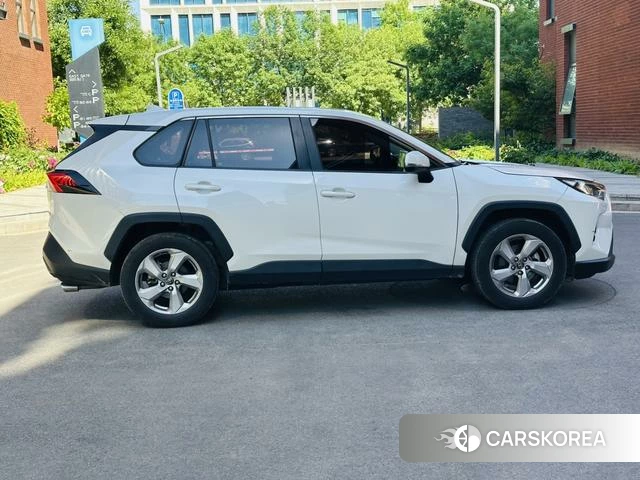 Toyota RAV4 Rongfang 2021 Белый из Китая, фото 5