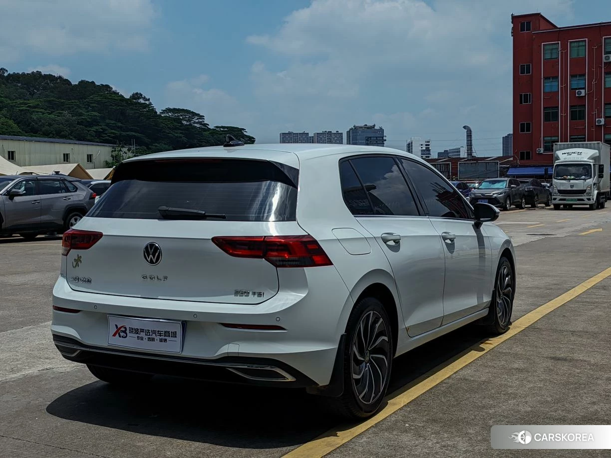 Volkswagen Golf 2023 Белый из Китая, фото 5