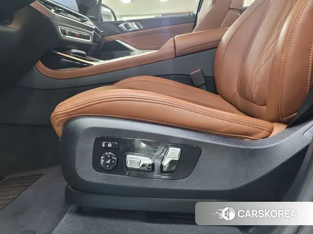 BMW X7 (G07) 2024 Серебристо-серый из Кореи, фото 5